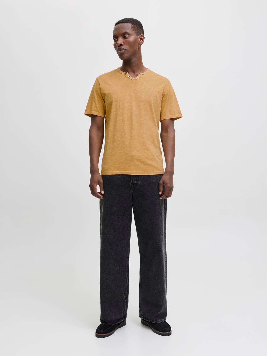 model_shot-front_full